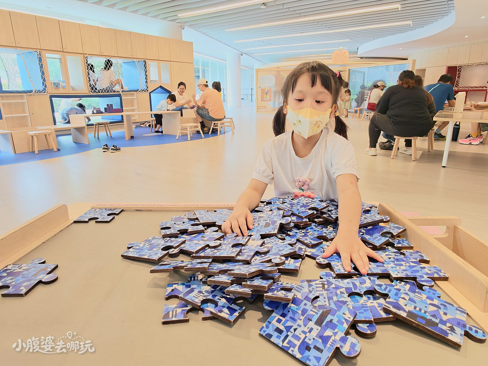 2026台中國美館兒童藝術基地好玩嗎?免門票、預約方式、場次時間,五大洞穴木頭車、塗鴉牆、繪本區一次玩