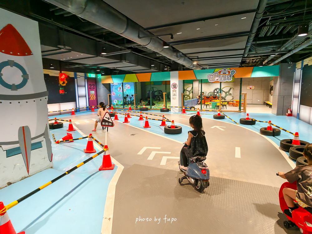 2026新竹親子飯店「新竹煙波湖濱館」下雨天也可以暢玩的全台最大室內遊戲區親子飯店、溫水游泳池，早餐Buffet超好吃！ @小腹婆大世界
