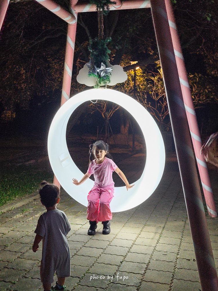2026苗栗大湖住宿｜巧克力雲莊民宿二訪開箱！陽台就是整片草莓園，樓中樓家庭房、巧克力DIY新款、晚餐早餐、夜間點燈一次看