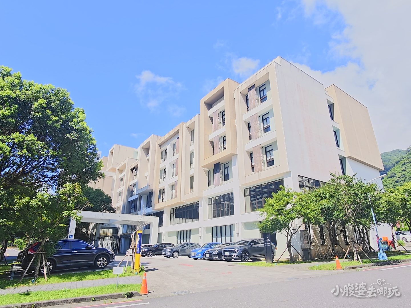 2026宜蘭礁溪親子飯店｜品文旅礁溪 HOTEL PIN 開箱，房間就能泡湯、室內兒童戲水池、披薩DIY、迎賓點心＋晚間點心、樹屋露營房一次看 @小腹婆大世界