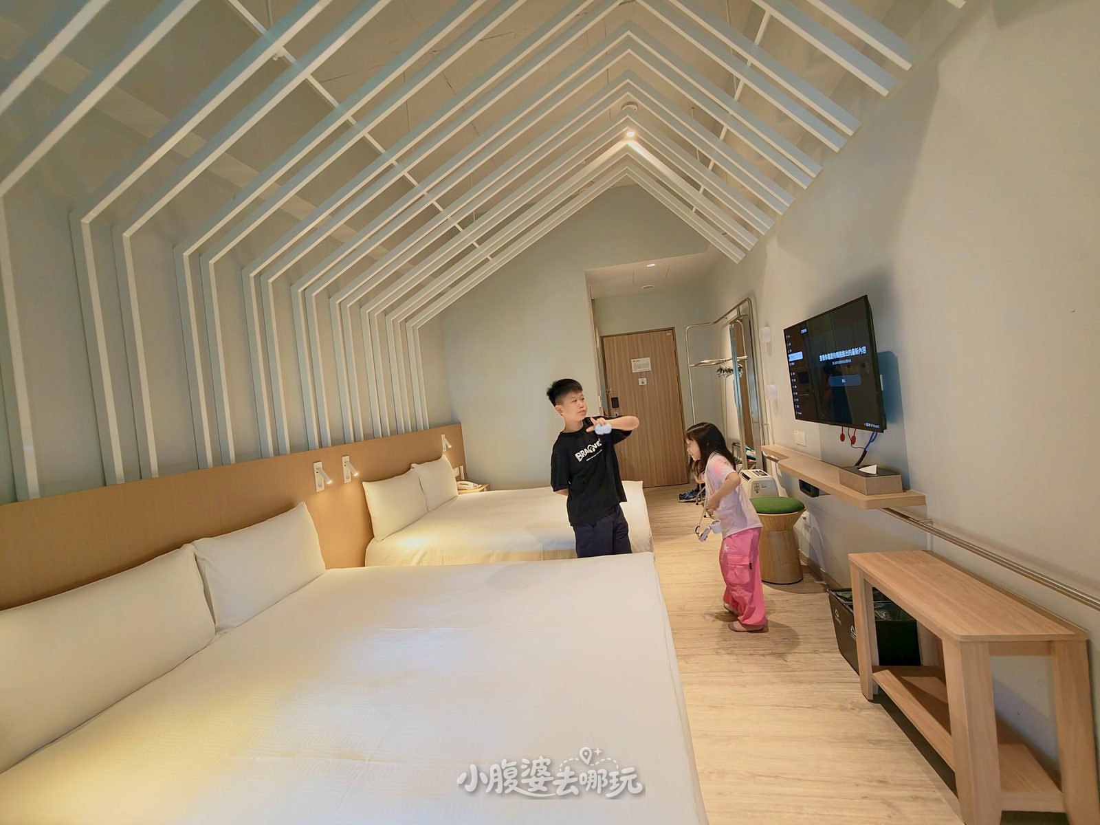 2026宜蘭礁溪親子飯店|品文旅礁溪 HOTEL PIN 開箱,房間就能泡湯、室內兒童戲水池、披薩DIY、迎賓點心+晚間點心、樹屋露營房一次看