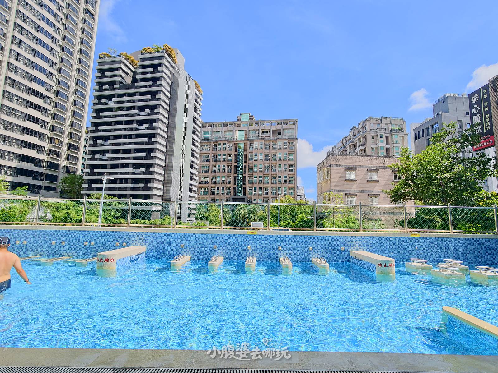 2026宜蘭礁溪親子飯店|品文旅礁溪 HOTEL PIN 開箱,房間就能泡湯、室內兒童戲水池、披薩DIY、迎賓點心+晚間點心、樹屋露營房一次看