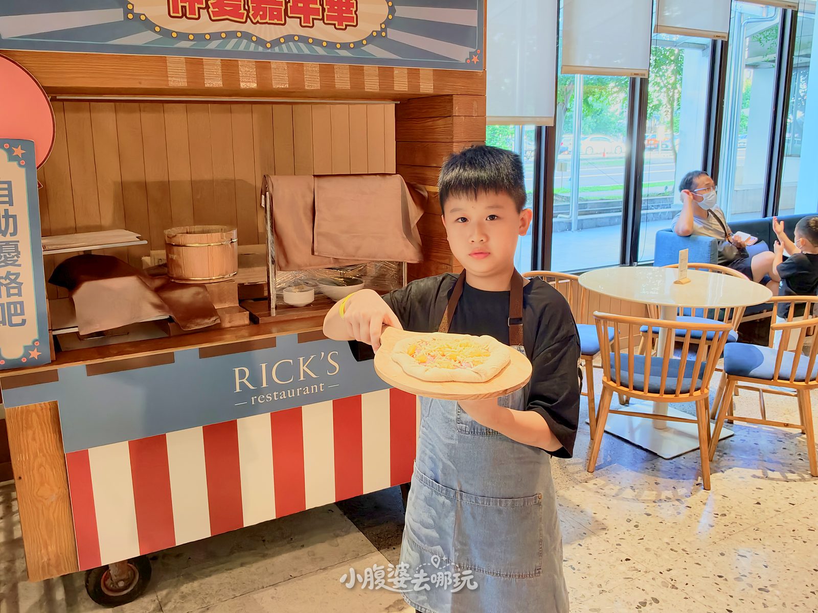 2026宜蘭礁溪親子飯店|品文旅礁溪 HOTEL PIN 開箱,房間就能泡湯、室內兒童戲水池、披薩DIY、迎賓點心+晚間點心、樹屋露營房一次看