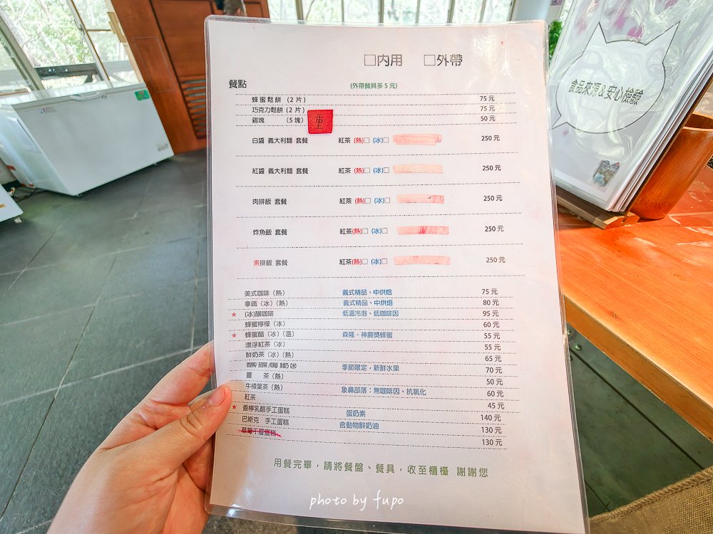 2026苗栗大湖免費親子景點｜雪霸國家公園汶水遊客中心，超大山林造景、山椒魚、台灣黑熊標本、木頭溜滑梯，雨天備案一次玩
